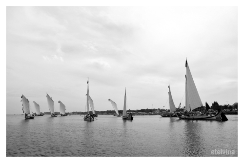 O sinal de largada é dado e os barcos partem rumo ao sul em competição... 10-09-2012. Fot. arq. pessoal.
